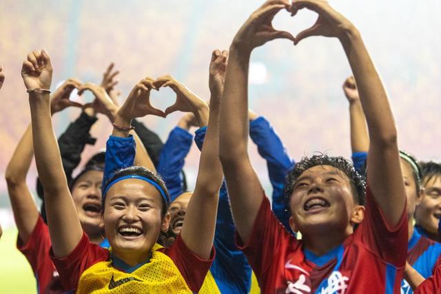 内马尔：离开巴萨前梅西说他会让我成为世界最佳